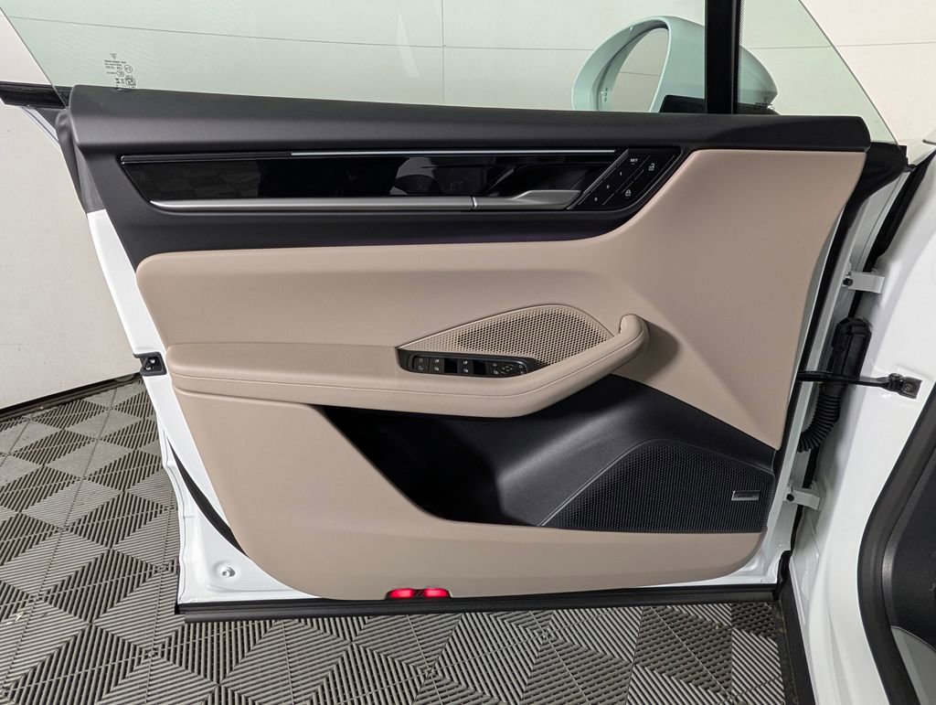 New 2026 Porsche Macan 4 Electric image 25