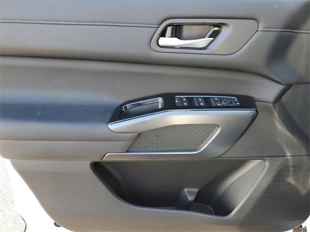 New 2025 Nissan Pathfinder SL image 21