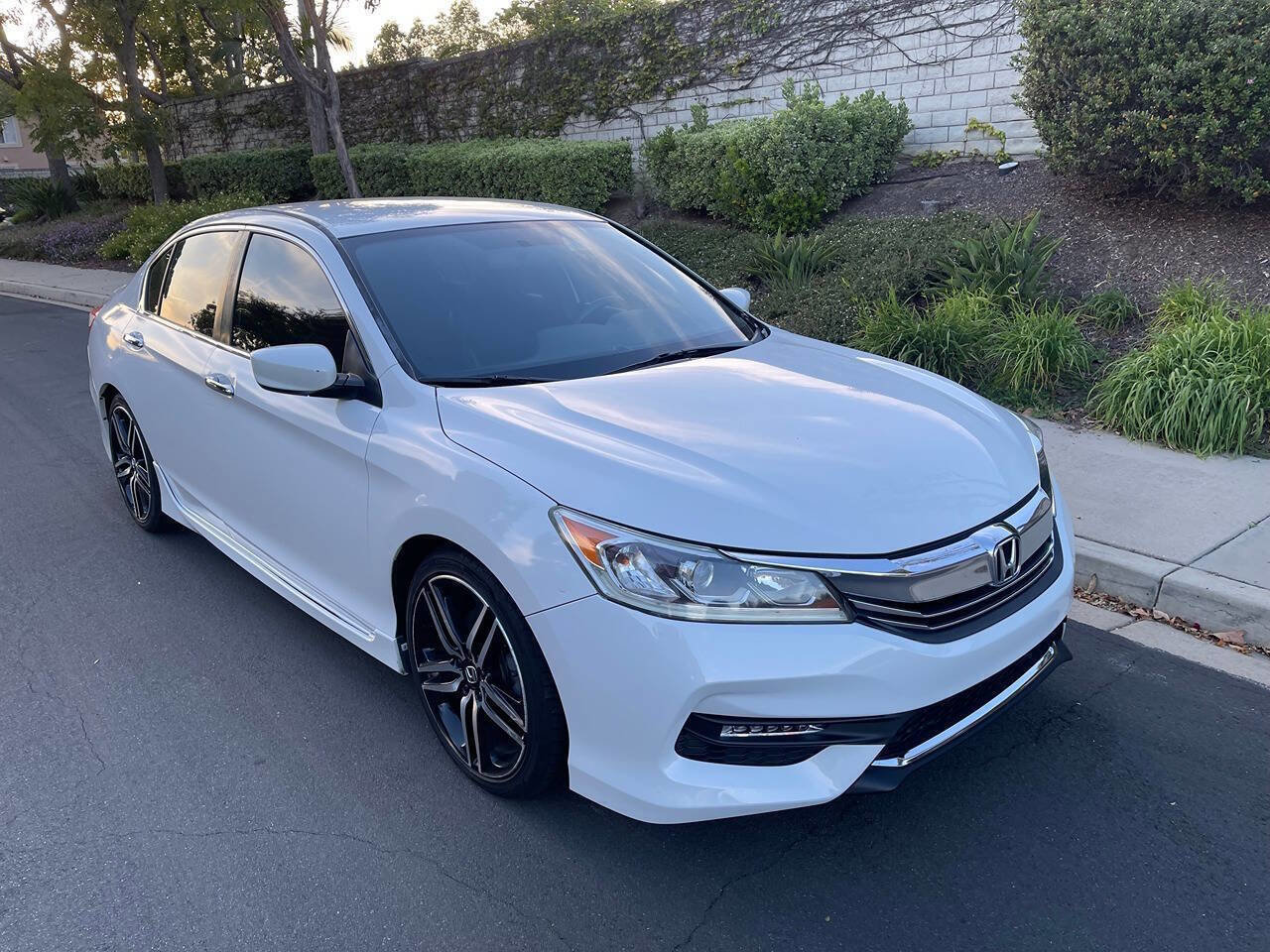 Used 2016 Honda Accord Sport image 2