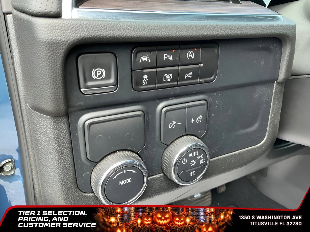Used 2025 Chevrolet Suburban Premier RWD image 23