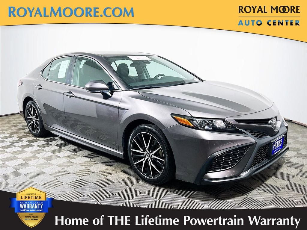Certified 2022 Toyota Camry SE w/ Cold Weather Package FWD image 1