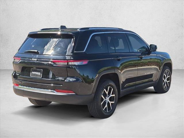 Used 2023 Jeep Grand Cherokee Limited w/ Trailer Tow Prep Group (B) AWD/4WD image 5
