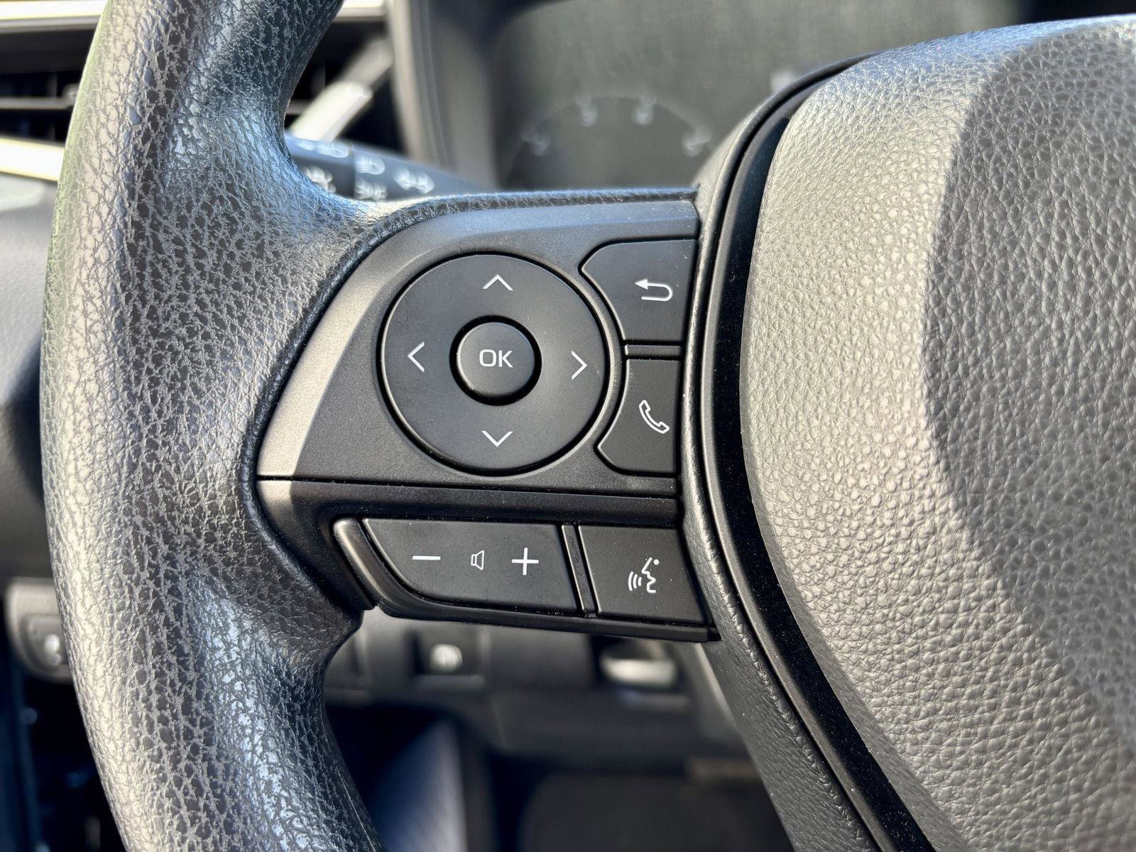 Used 2025 Toyota Corolla LE image 24