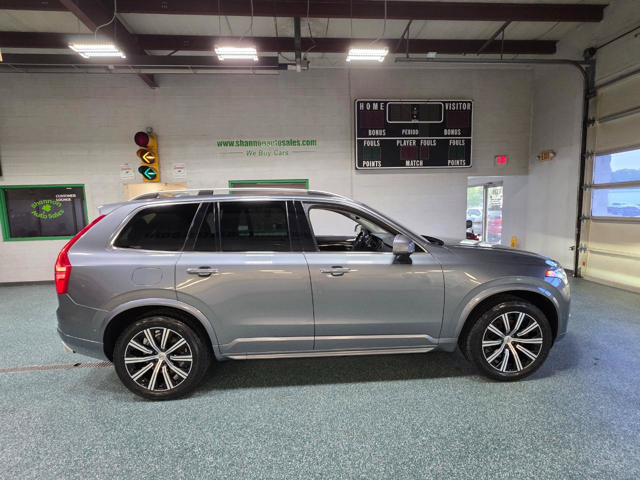 Used 2018 Volvo XC90 T6 Momentum w/ Convenience Package AWD/4WD image 5