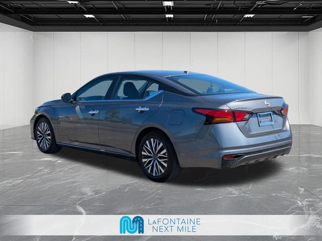 Used 2025 Nissan Altima 2.5 SV FWD image 3