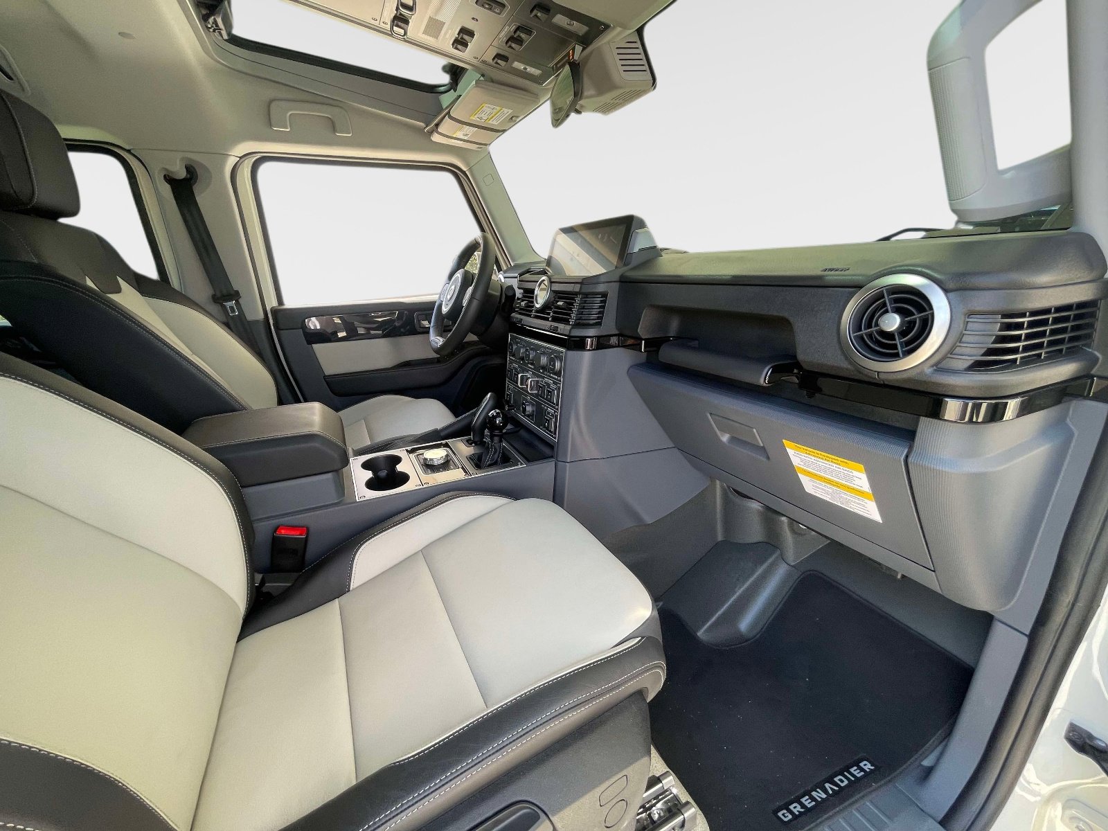 Used 2025 INEOS Grenadier Fieldmaster Edition AWD/4WD image 8