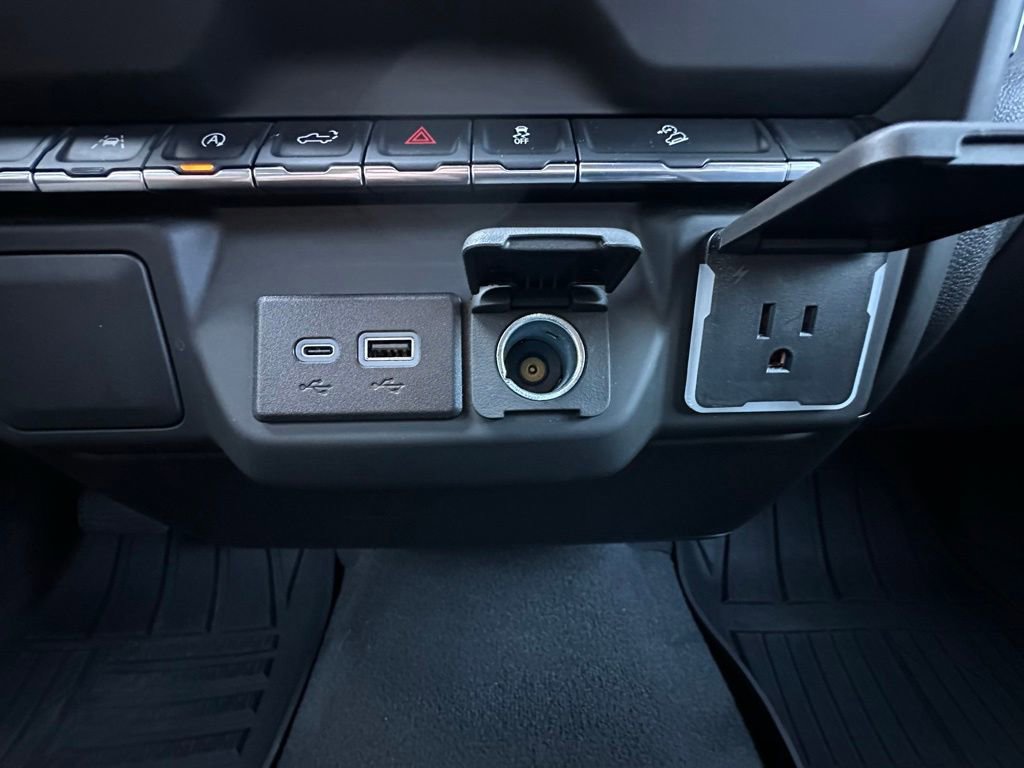 Used 2024 Chevrolet Silverado 1500 Custom Trail Boss w/ LPO, Dark Essentials Package AWD/4WD image 32