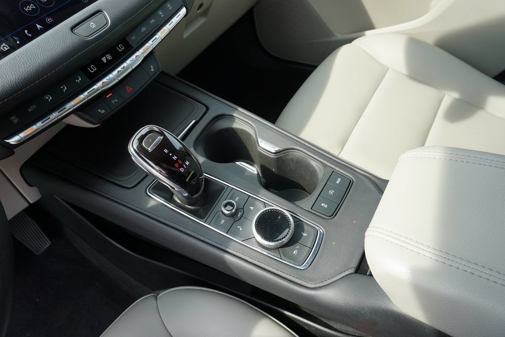 Used 2022 Cadillac XT4 Luxury w/ Cold Weather Package FWD image 34