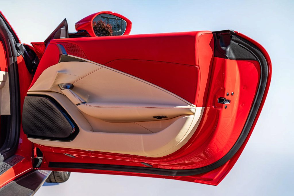Certified 2025 Ferrari Roma Spider RWD image 47