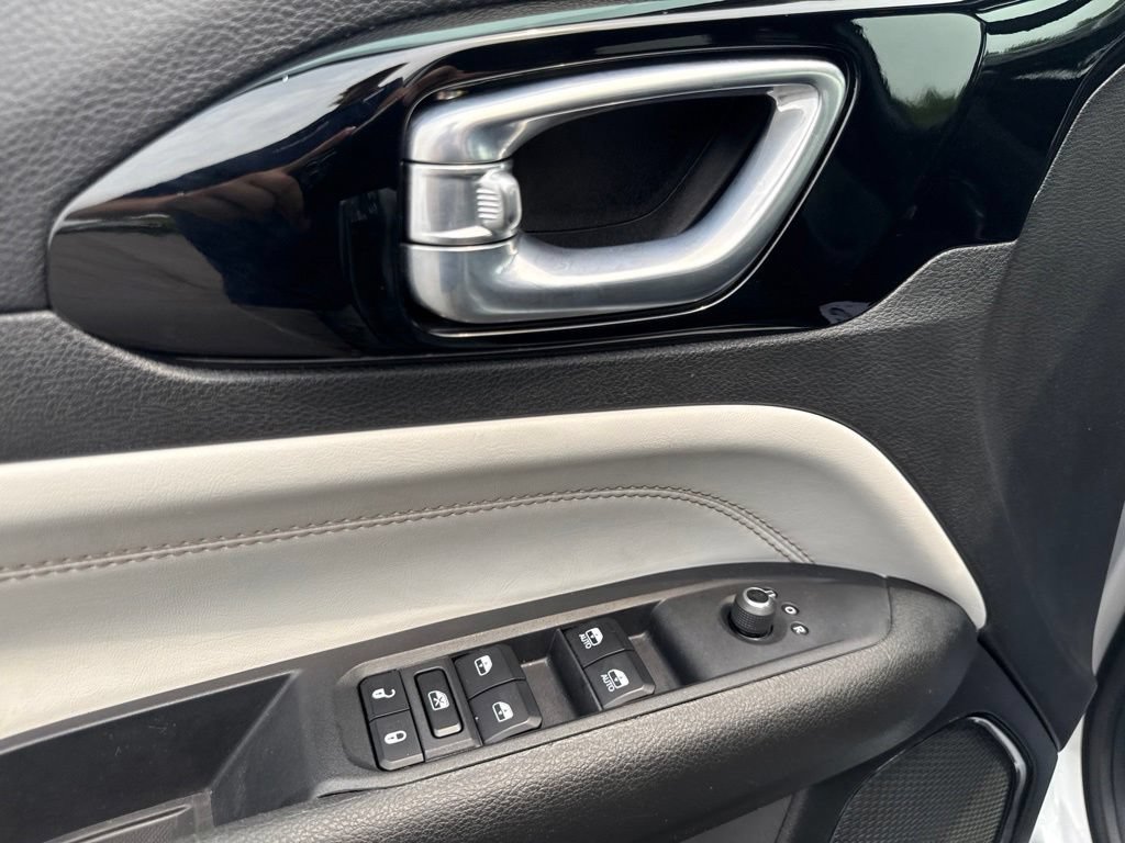 Certified 2025 Jeep Compass Limited AWD/4WD image 18