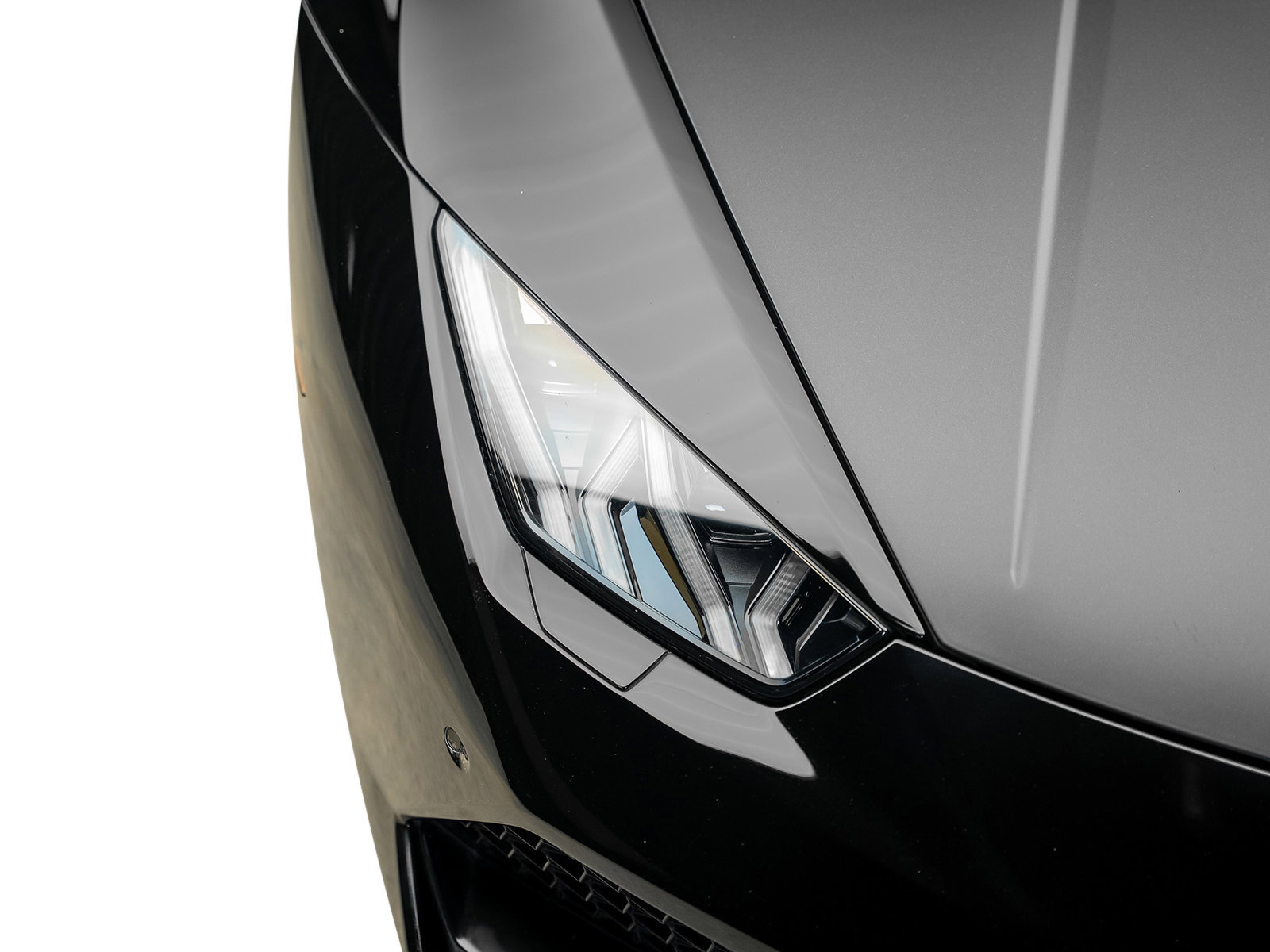Used 2015 Lamborghini Huracan LP 610-4 AWD/4WD image 3