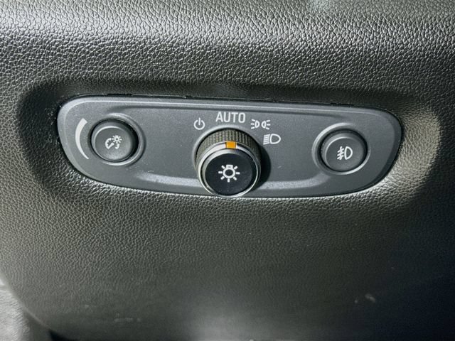 Used 2019 Chevrolet Traverse LT FWD image 11