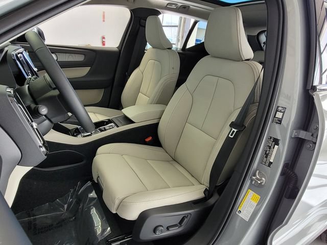 New 2026 Volvo XC40 B5 Plus w/ Protection Package Premier AWD/4WD image 11