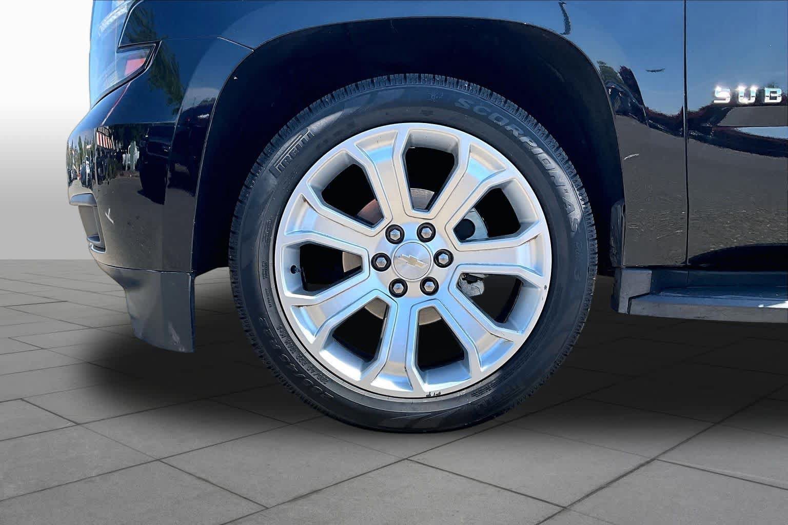 Used 2018 Chevrolet Suburban LT AWD/4WD image 10