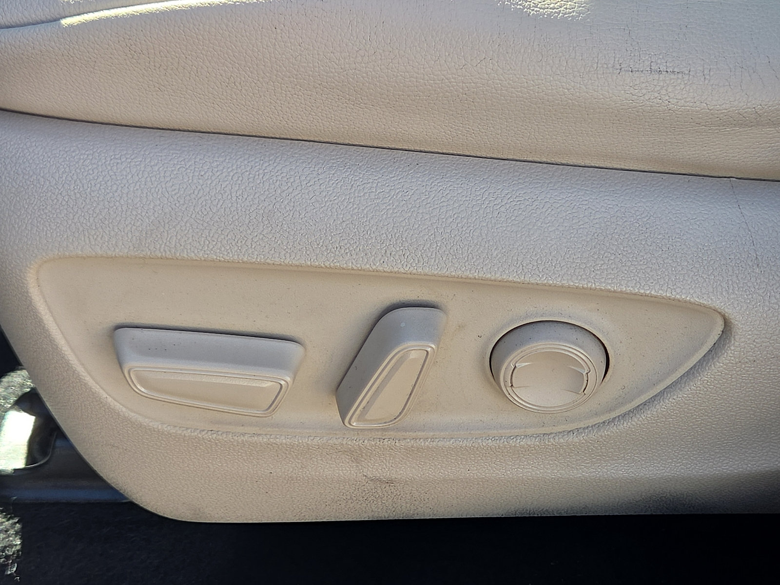 Used 2023 Toyota Highlander XLE FWD image 16