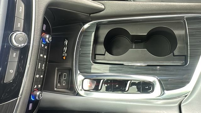 Used 2024 Buick Enclave Premium image 32