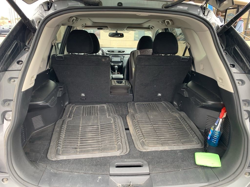 Used 2016 Nissan Rogue SV w/ SV Premium Package image 11