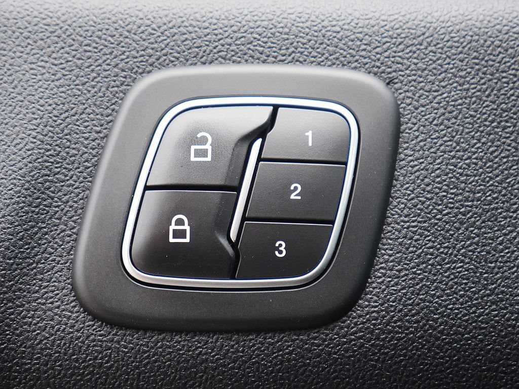 Used 2020 Ford Escape SEL FWD image 27