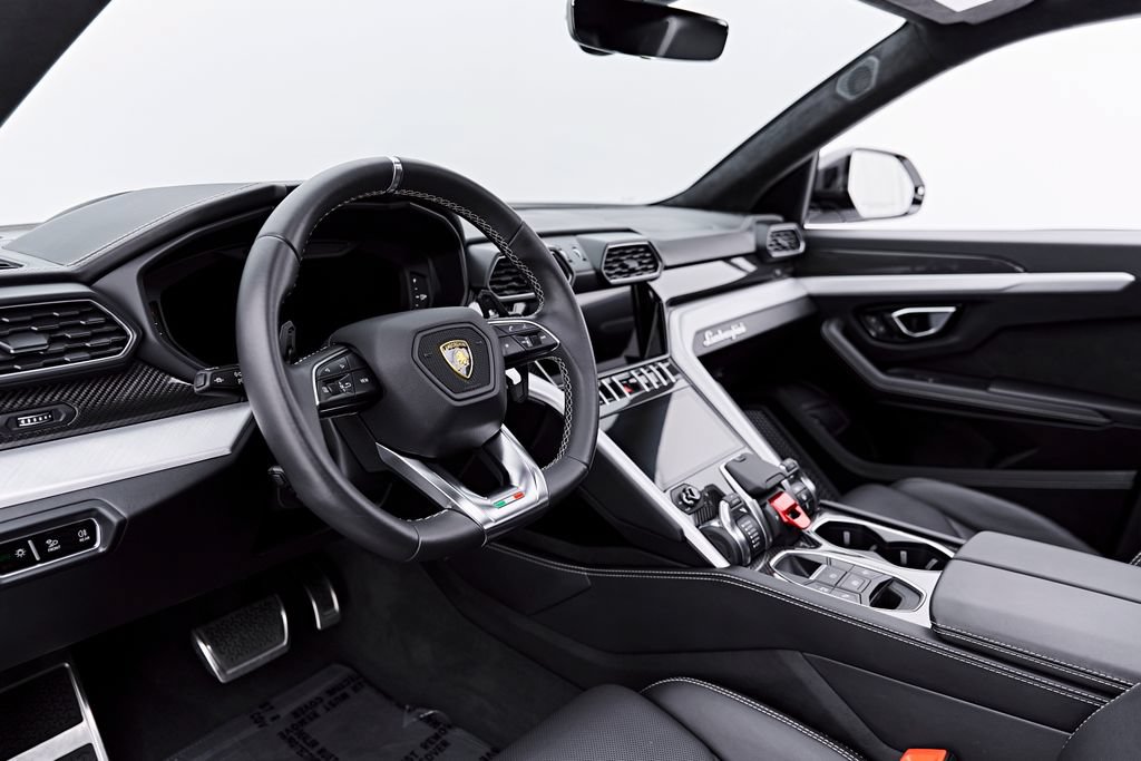 Used 2021 Lamborghini Urus AWD/4WD image 2