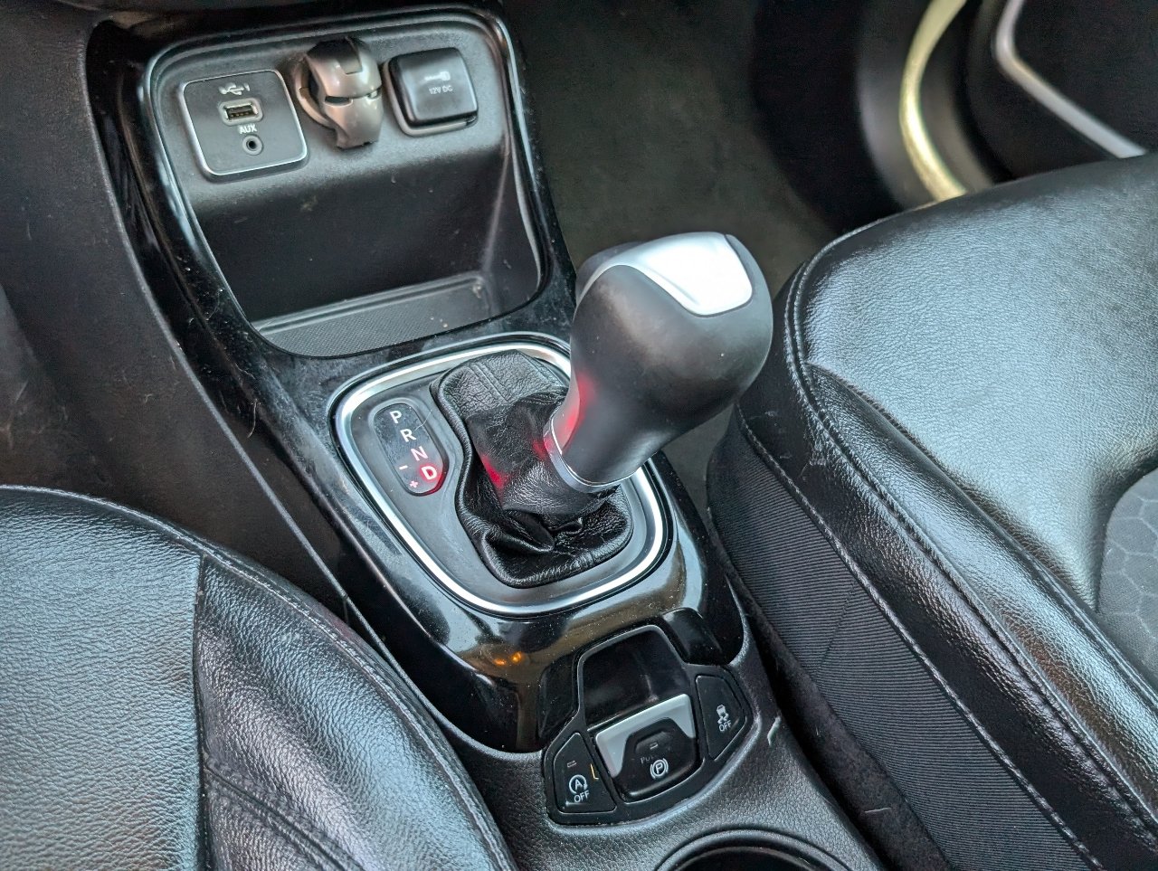 Used 2019 Jeep Compass Latitude FWD image 16