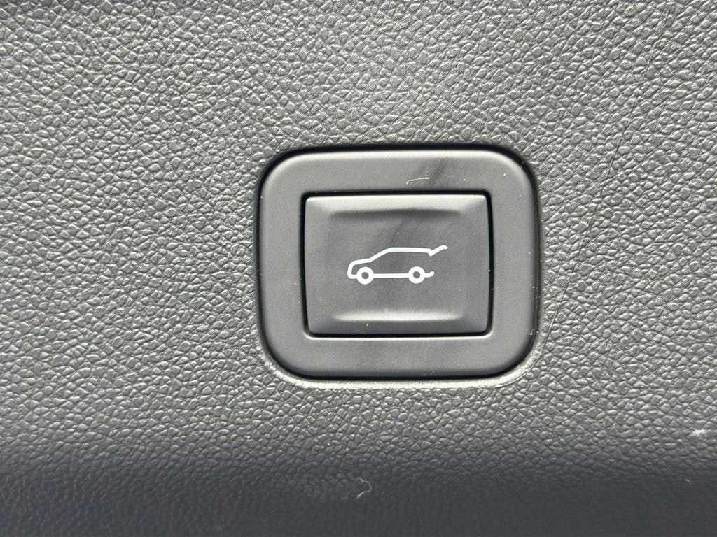 Used 2025 GMC Yukon AT4 Ultimate image 13