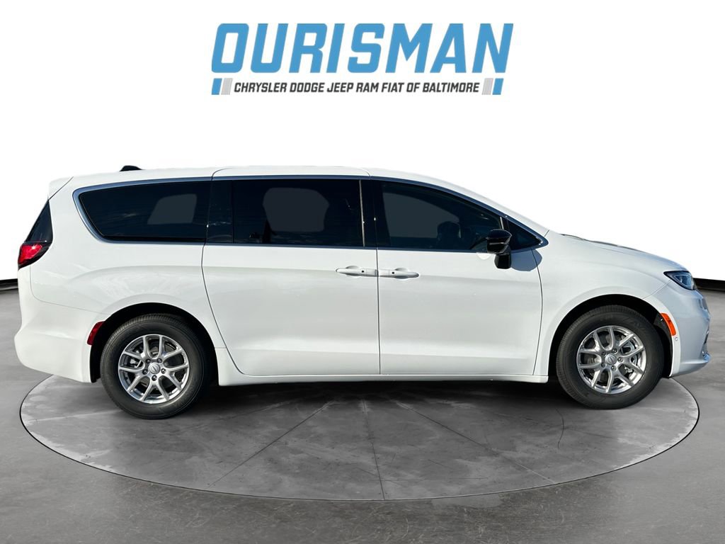 New 2026 Chrysler Pacifica Select image 7