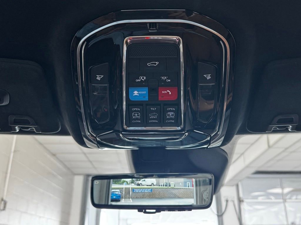 Used 2025 Jeep Grand Cherokee Summit AWD/4WD image 24