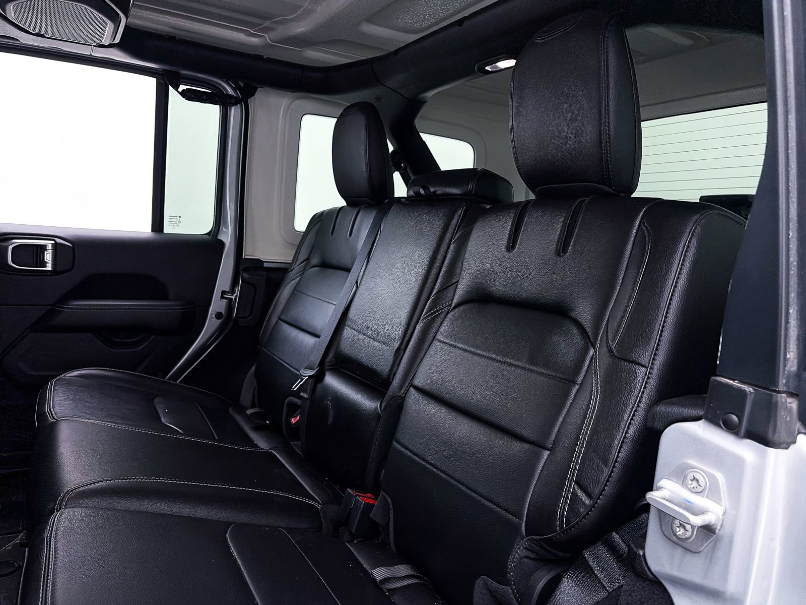 Used 2022 Jeep Wrangler Unlimited Sahara w/ Cold Weather Group image 39