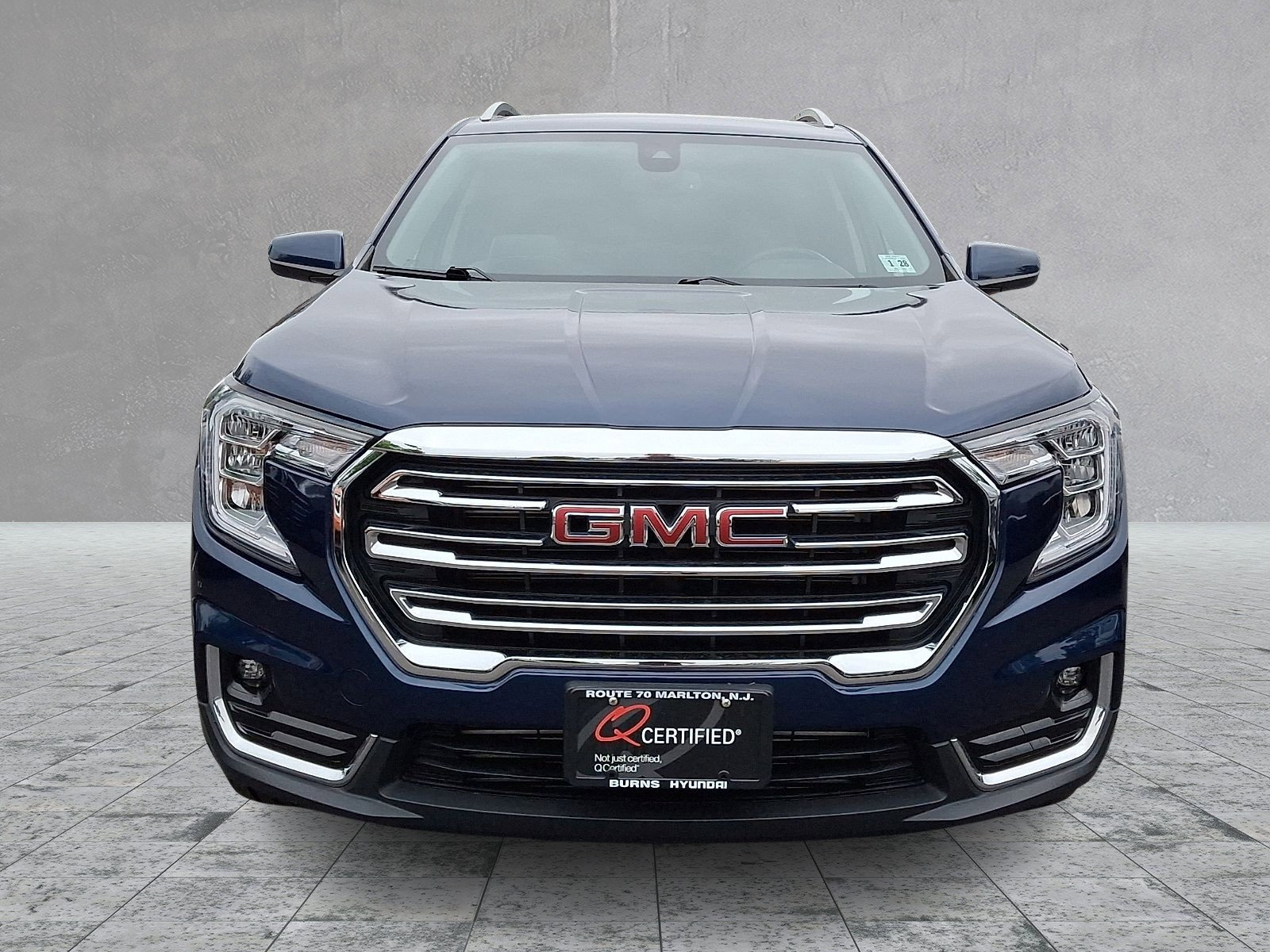 Used 2023 GMC Terrain SLT AWD/4WD image 2