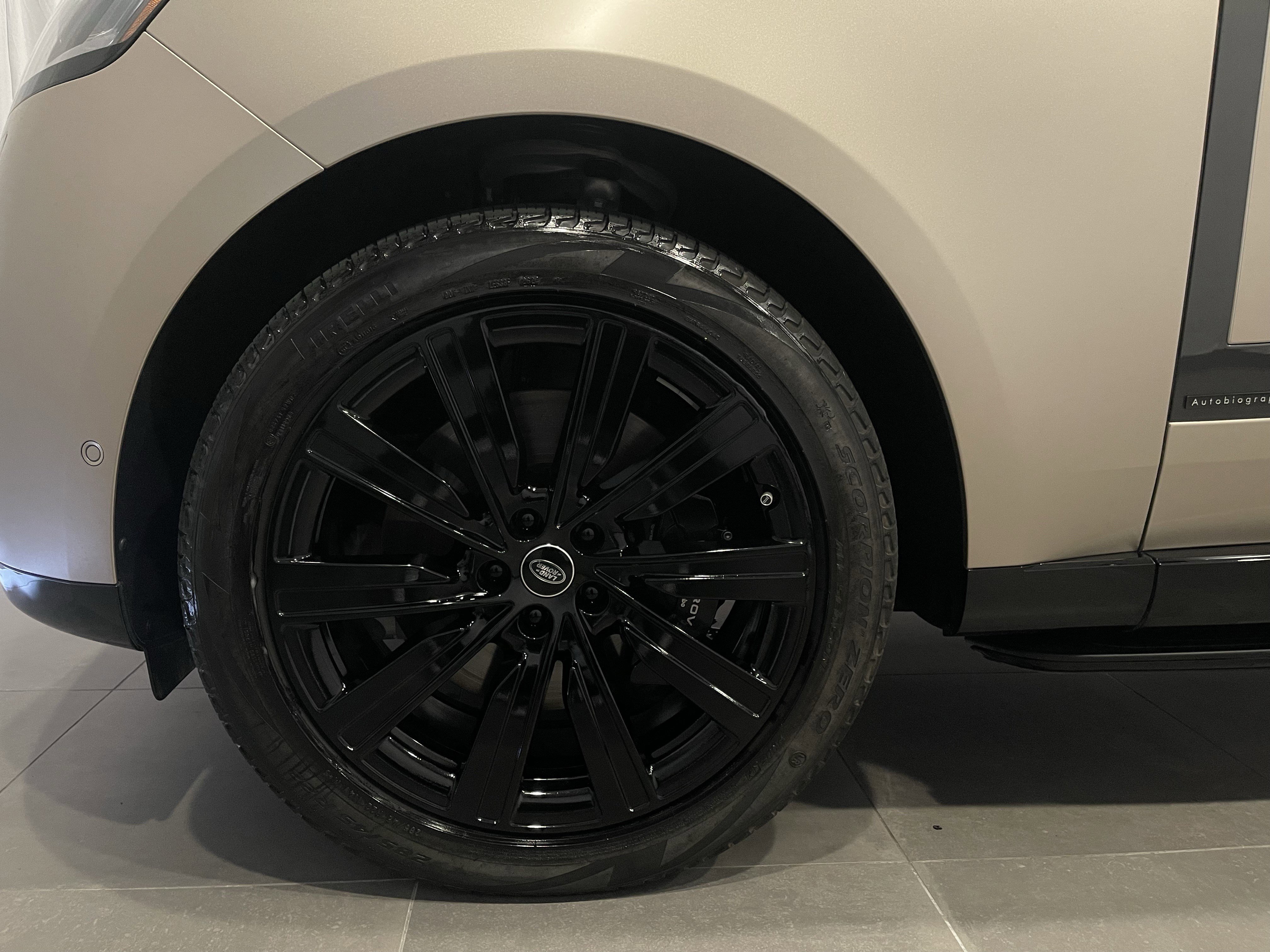Used 2025 Land Rover Range Rover Autobiography AWD/4WD image 7