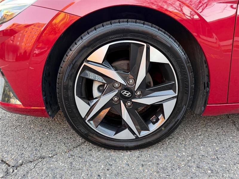 Used 2021 Hyundai Elantra Limited image 14