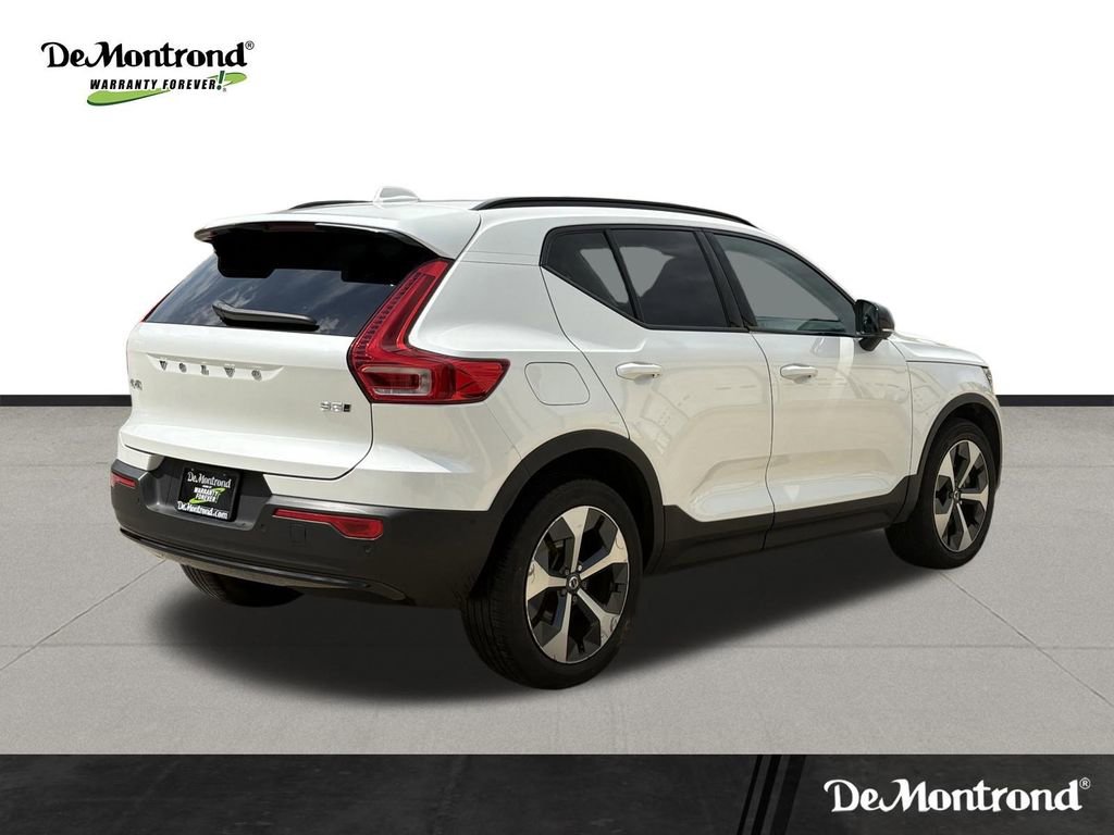 Used 2023 Volvo XC40 B5 Plus w/ Driver Assist Package image 5