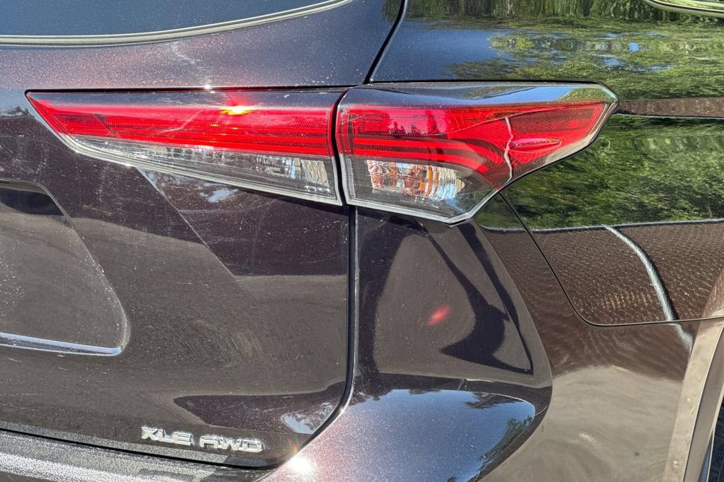 Used 2021 Toyota Highlander XLE AWD/4WD image 31