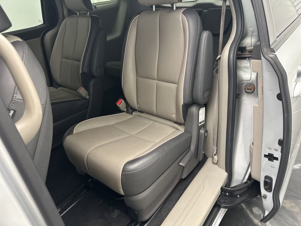 Used 2018 Kia Sedona SX image 14