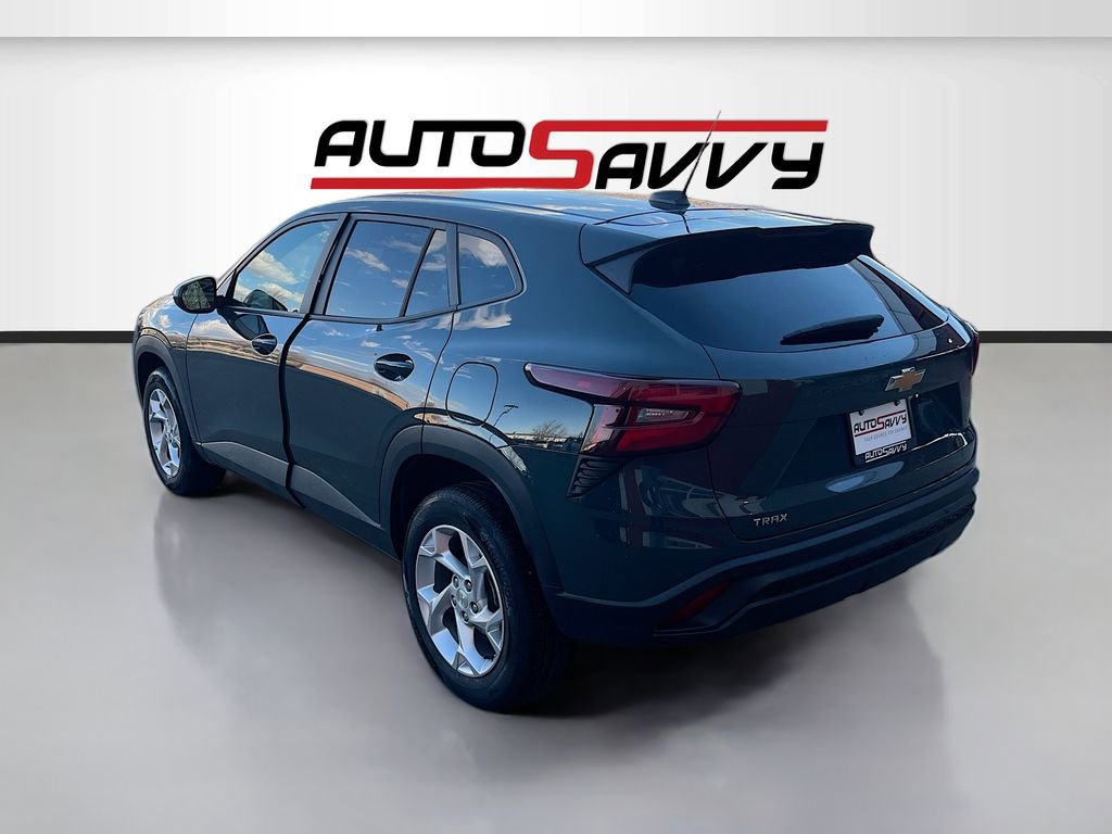 Used 2025 Chevrolet Trax LS w/ LS Convenience Package image 5