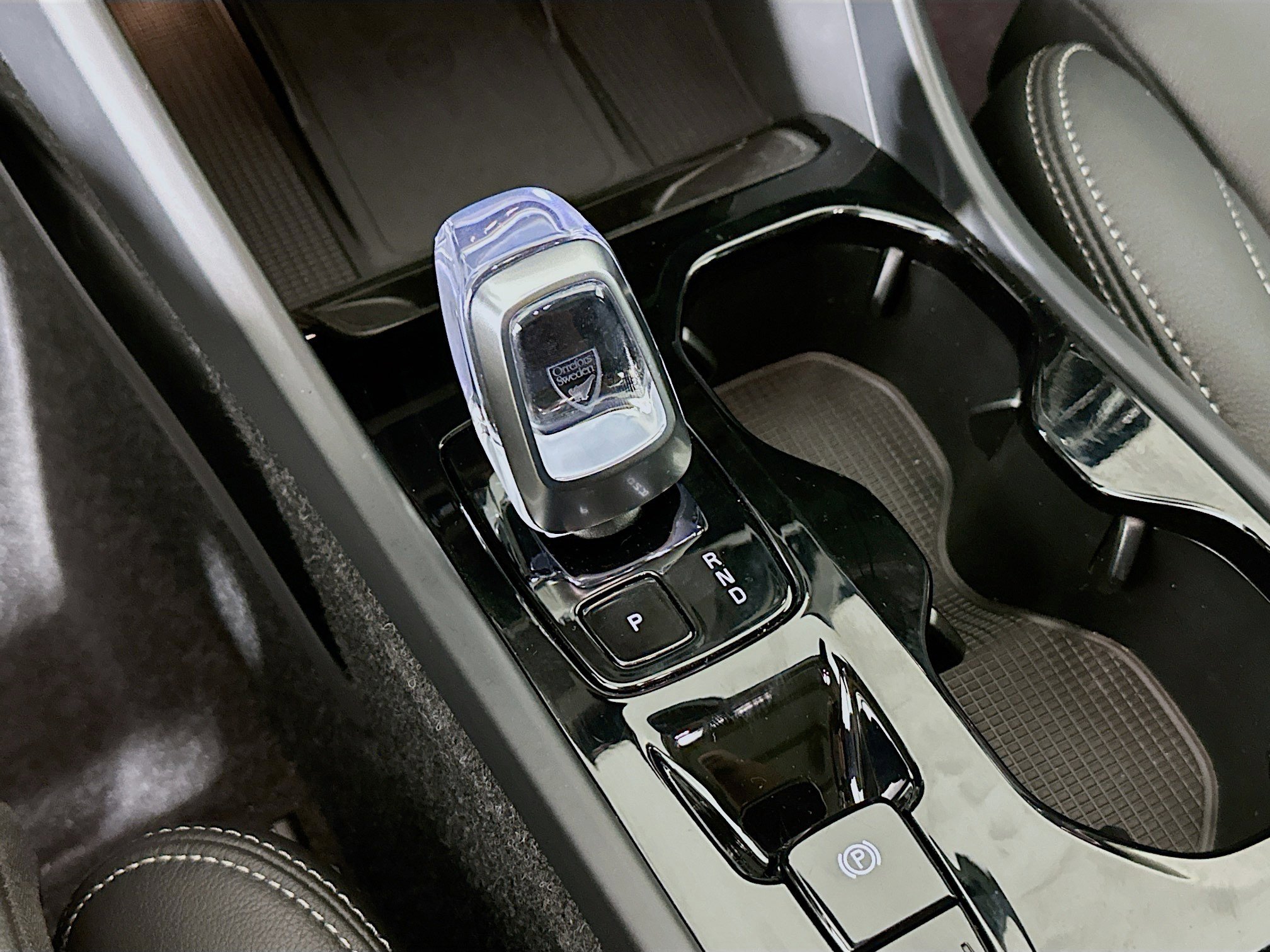 Used 2025 Volvo XC40 B5 Plus image 24