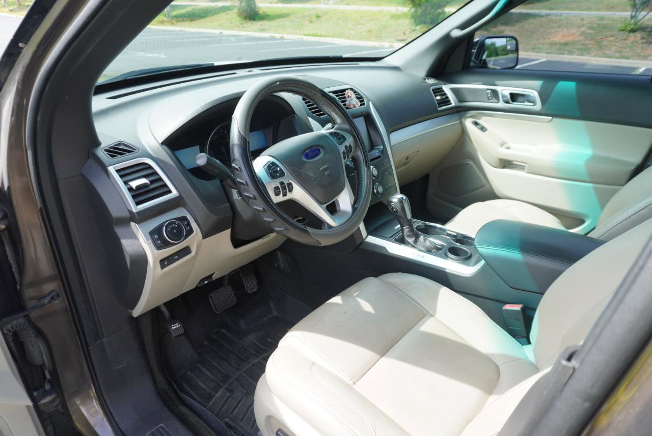 Used 2015 Ford Explorer XLT w/ Equipment Group 202B FWD image 29