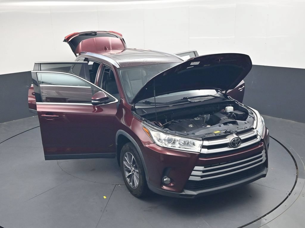 Used 2019 Toyota Highlander XLE AWD/4WD image 48