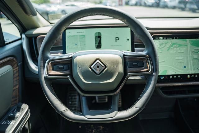 Used 2023 Rivian R1S Launch Edition image 12