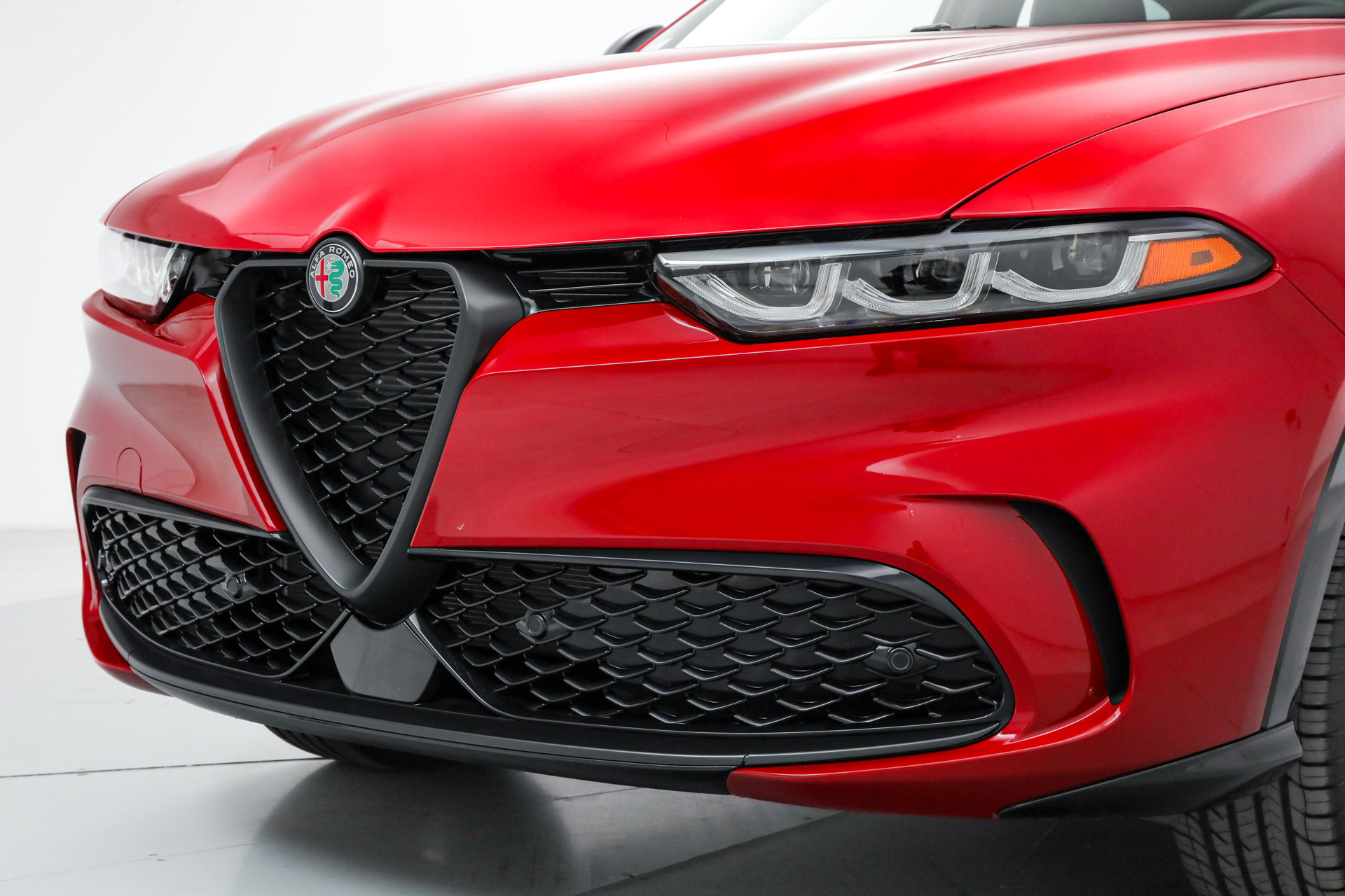 New 2025 Alfa Romeo Tonale w/ Premium Package AWD/4WD image 9