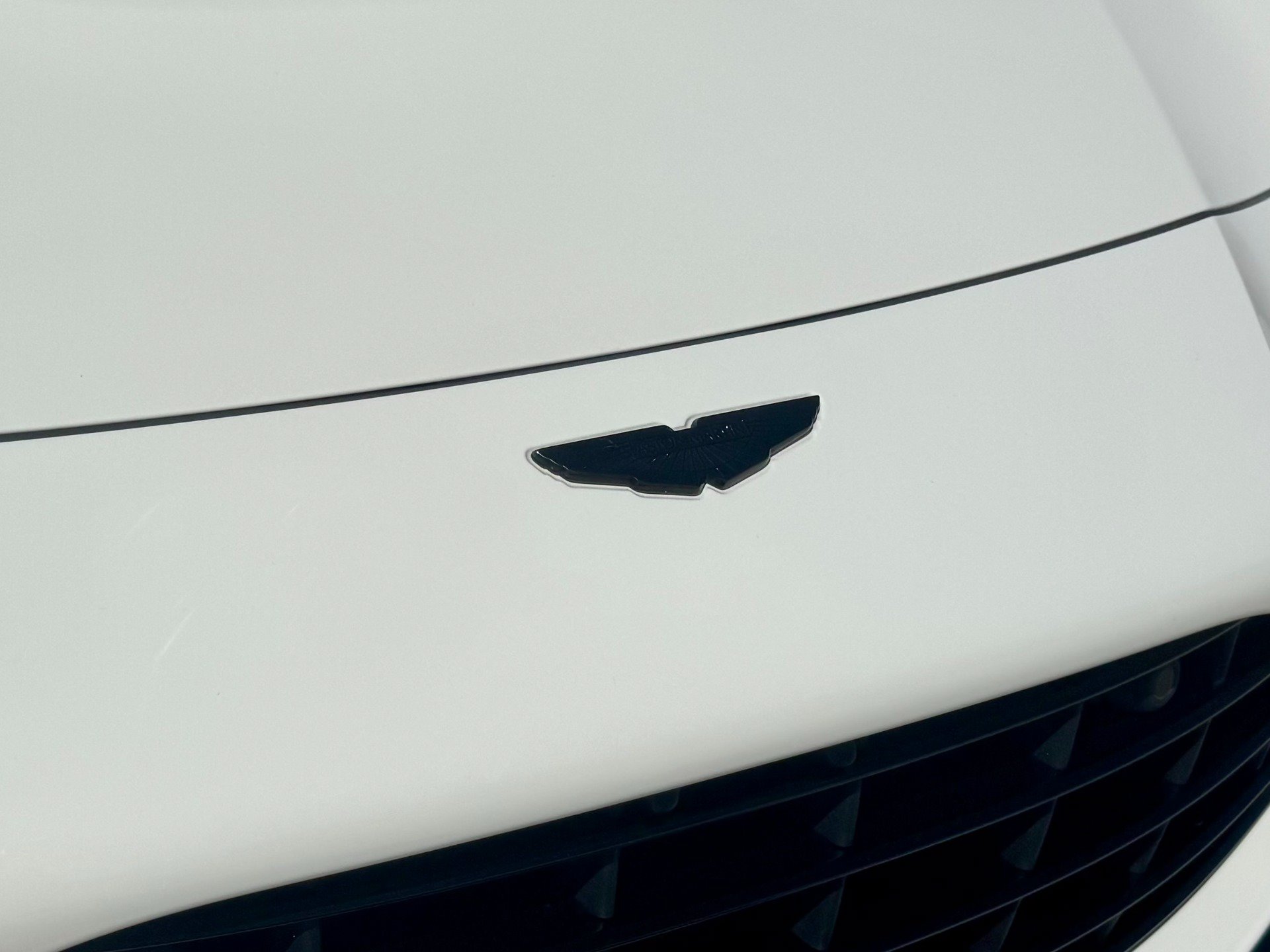 Used 2023 Aston Martin V8 Vantage Roadster RWD image 68