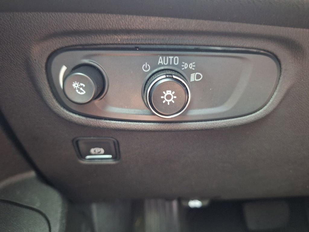 Used 2024 GMC Terrain SLE FWD image 12
