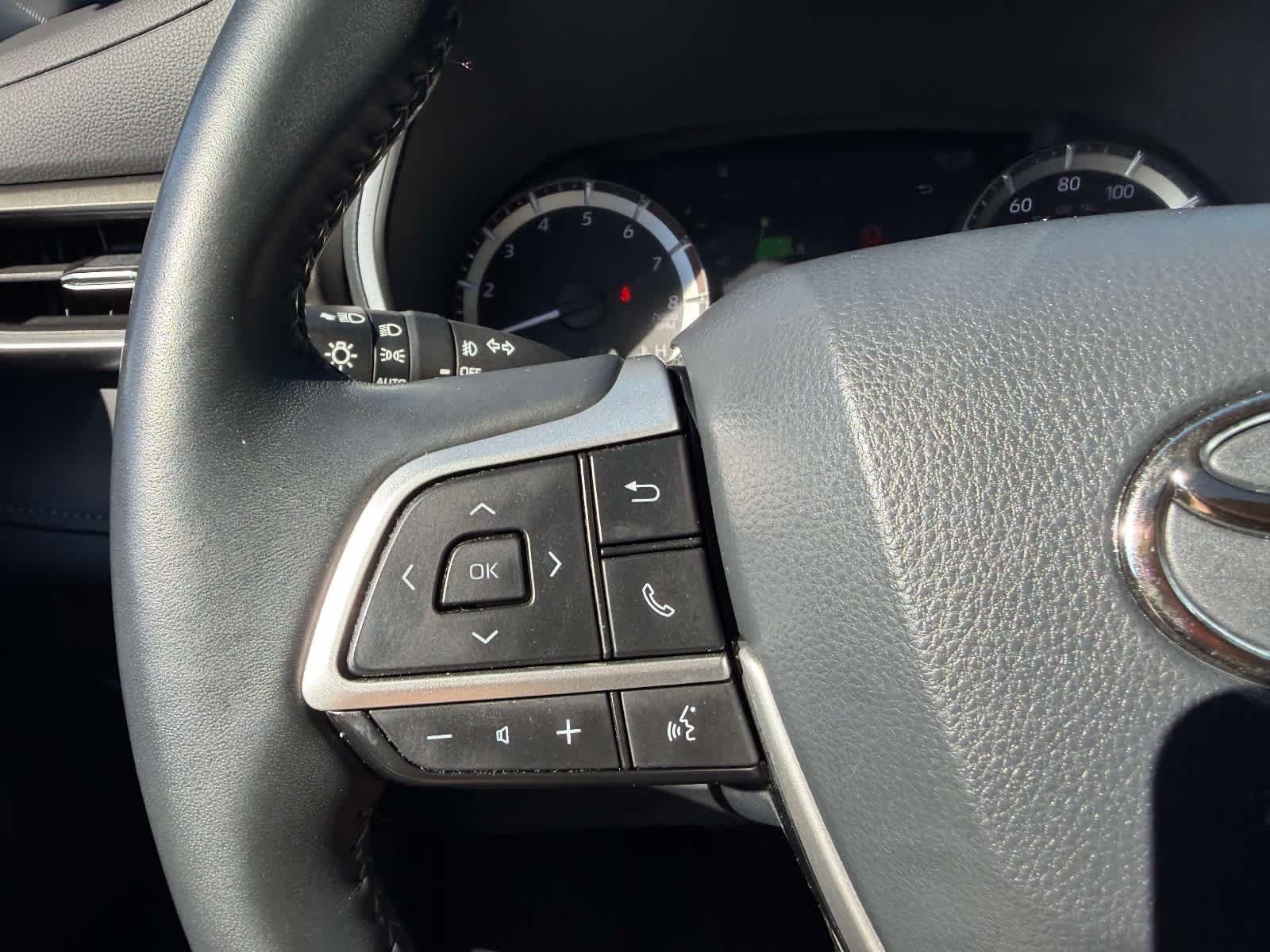 Used 2023 Toyota Highlander XLE AWD/4WD image 32
