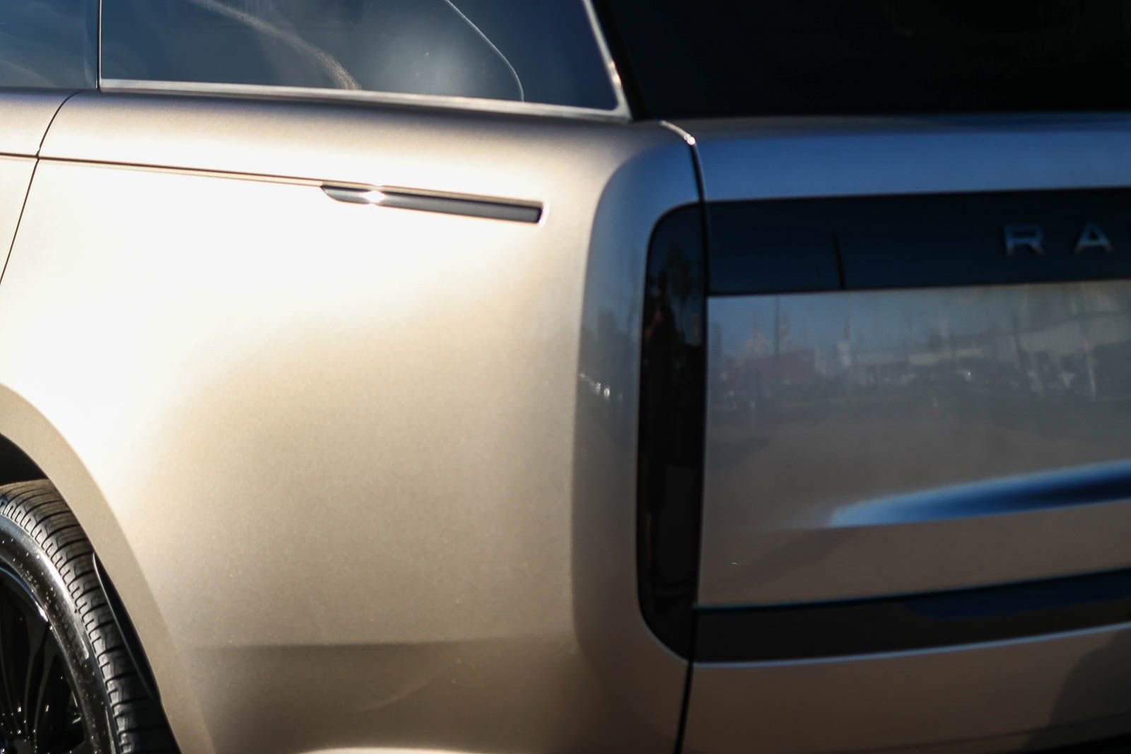 New 2026 Land Rover Range Rover Long Wheelbase SE image 11