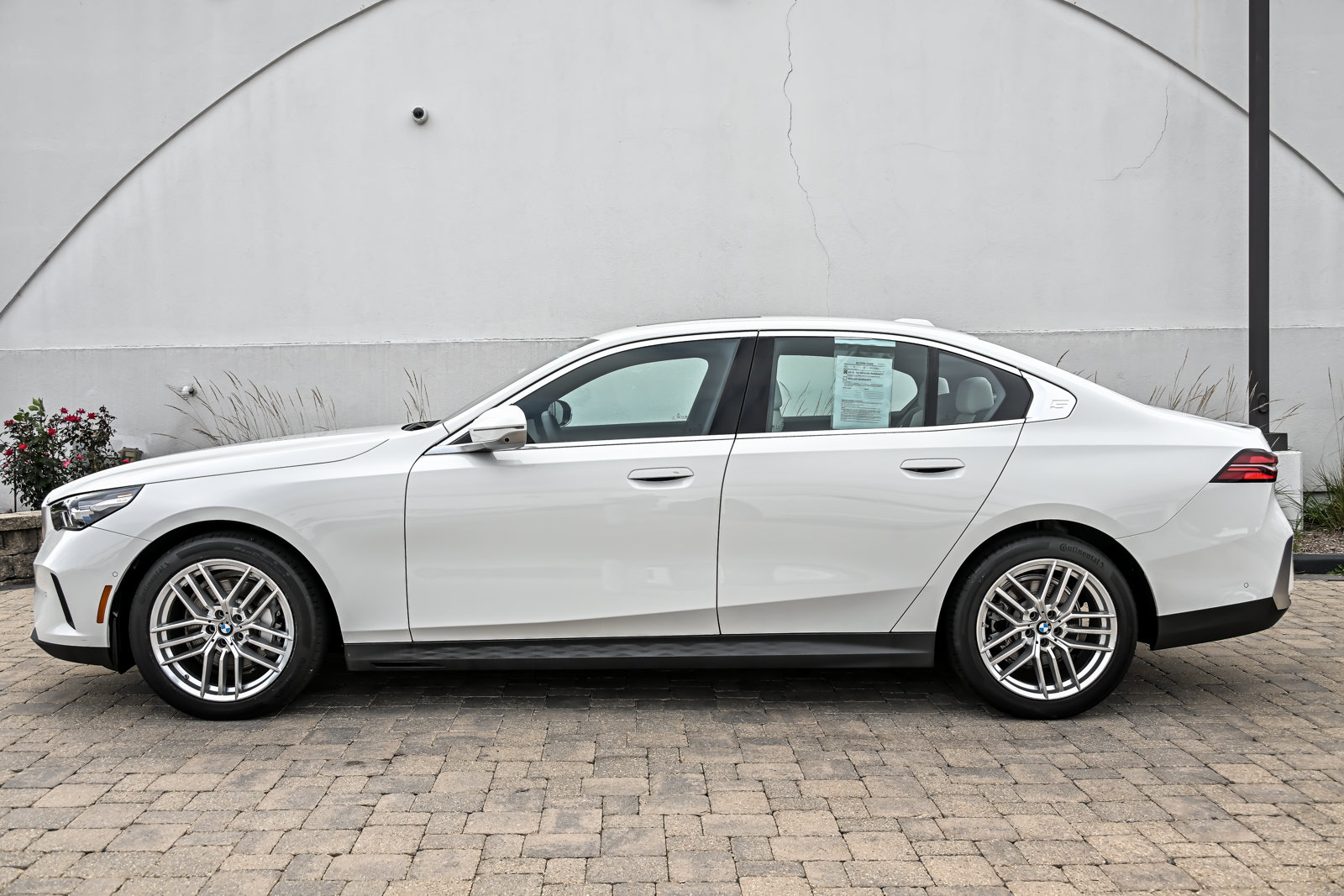 Used 2024 BMW 530i xDrive w/ Premium Package AWD/4WD image 4