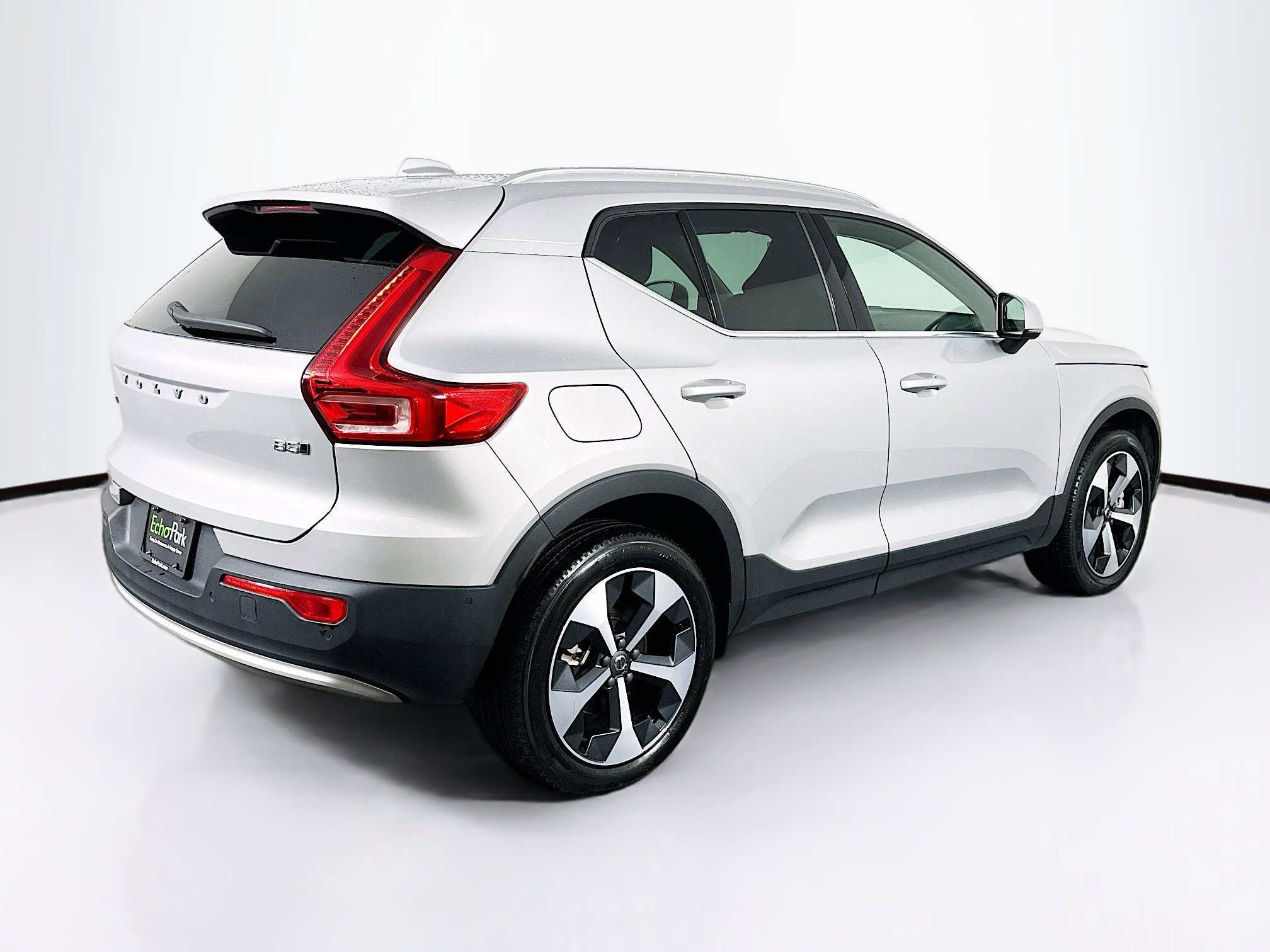 Used 2025 Volvo XC40 B5 Plus image 9