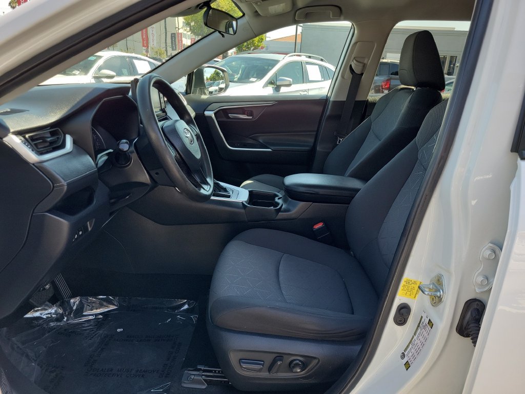 Used 2021 Toyota RAV4 XLE w/ Carpet Mat Package (TMS) FWD image 20