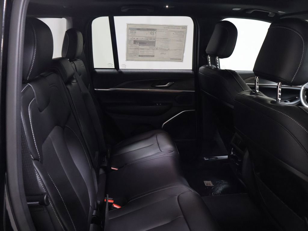 New 2026 Jeep Grand Cherokee Limited AWD/4WD image 16