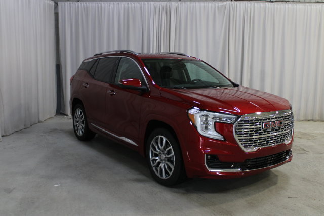 Used 2024 GMC Terrain Denali w/ Denali Premium Package AWD/4WD image 28