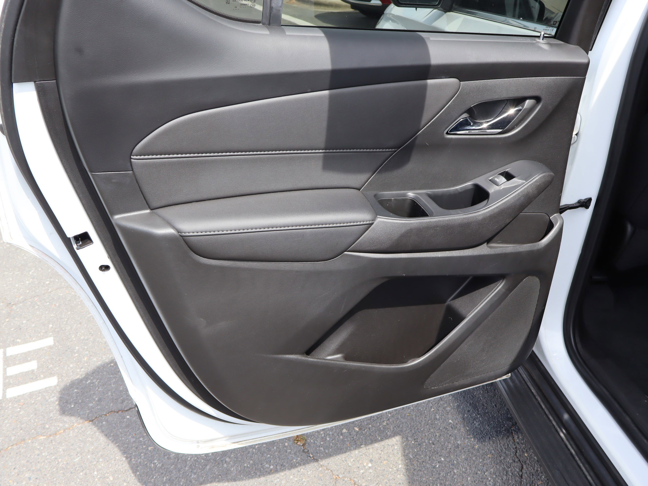 Used 2022 Chevrolet Traverse LT FWD image 32